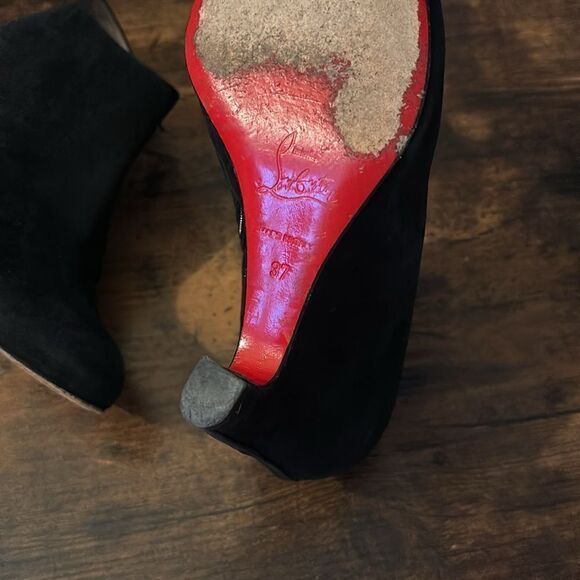 Authentic CHRISTIAN LOUBOUTIN
Morphing Ankle Booties Size 37 - Picture 10 of 11